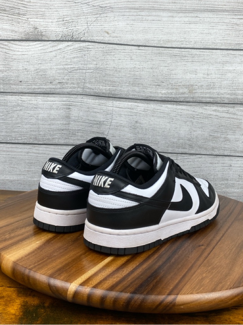 Nike Woman’s Black White Low-Top Athletic Sneakers - Picture 5 of 12